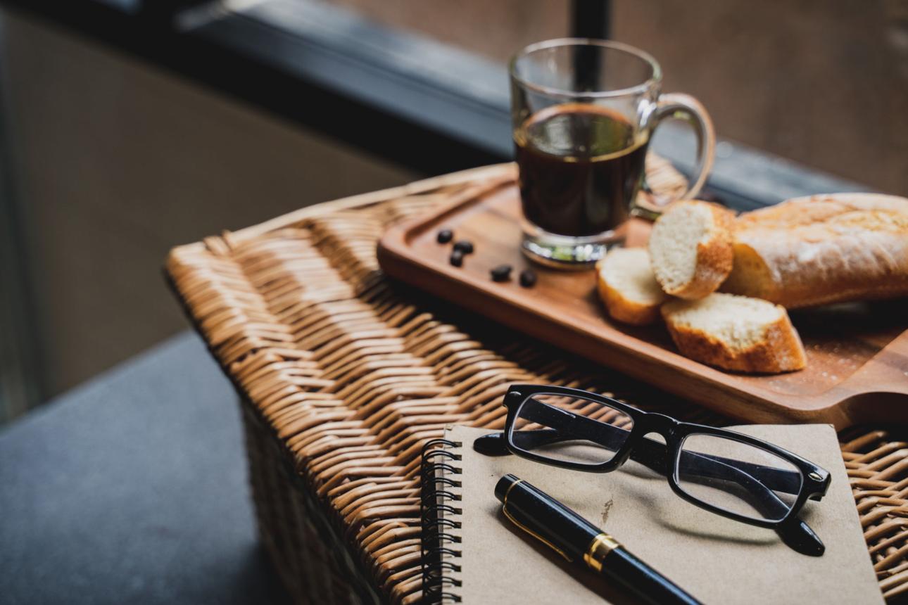 ☕ Why Café Sounds Became Part of the Cozy Living Trend
