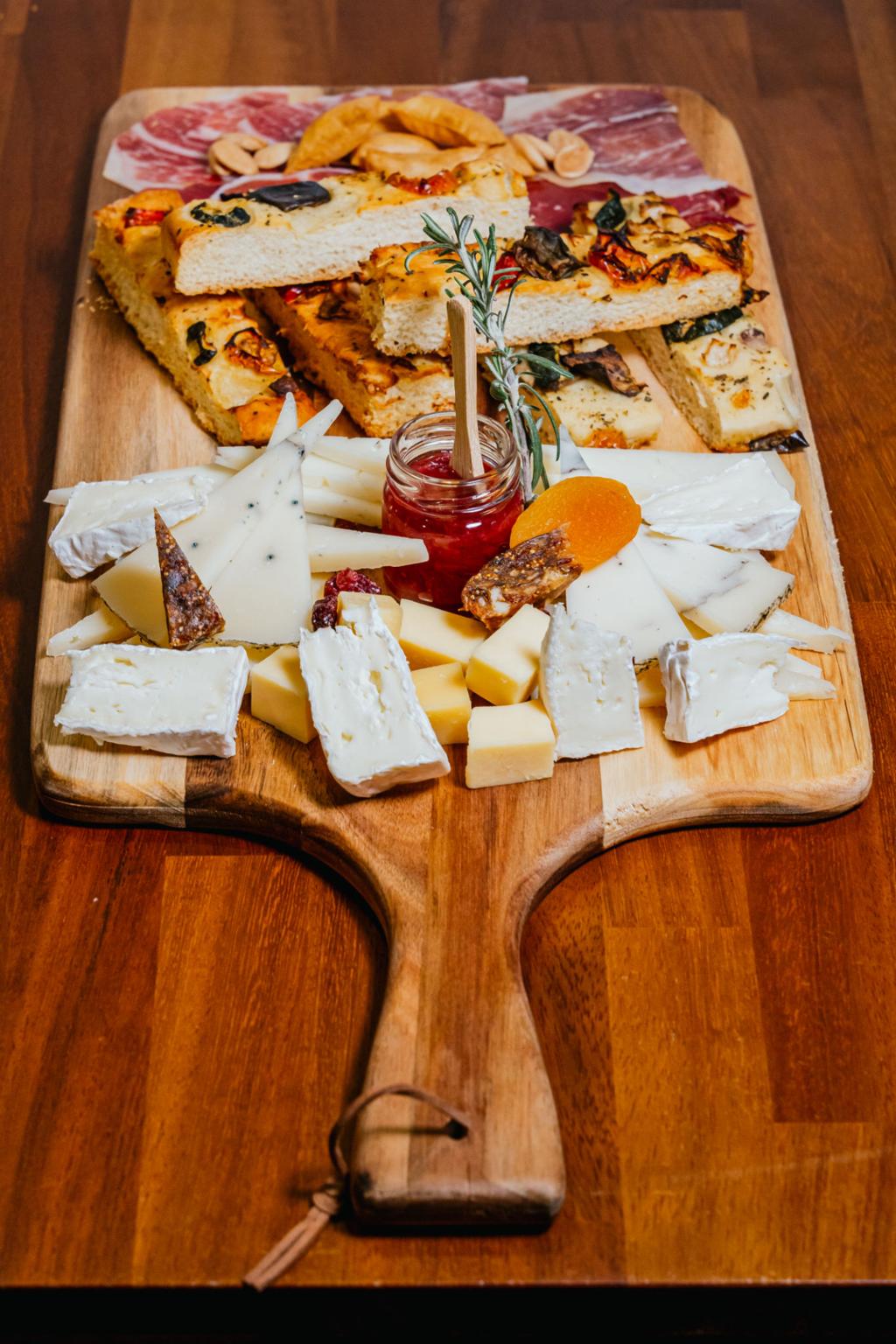 Serving Trays & Boards
