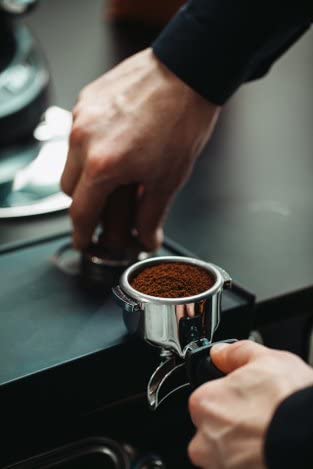 Bristot Moka Oro Ground Coffee – Italian Espresso – Medium Roast – Notes of Spices, Caramel & Sandalwood – For Moka, French Press, Pour Over – 8.8oz (250g)