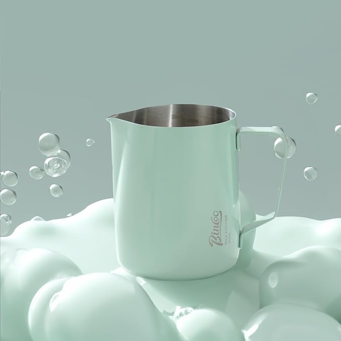 Milk Frothing Pitcher - 600ml/20oz Milk Frother Cup Espresso Steaming Pitcher for Barista, Bincoo SUS304 Stainless Steel Espresso Steaming Pitchers for Latte Art/Cappuccino/Coffee/Milk (Green-600ml)