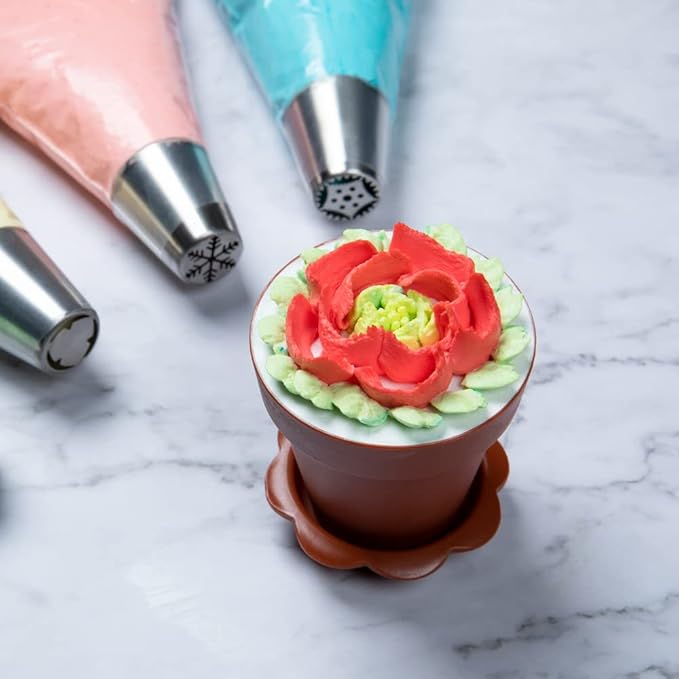 Restaurantware-Russian Piping Tip, 1 Petal Cake Decor Piping Tip - #43, Corrosion-Resistant, Stainless Steel Decorating Tip For Frosting, Dishwashable, Decorate Cupcakes, Cakes, or Cookies