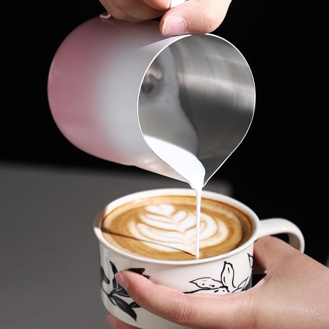 600ml Pink Milk Frothing Pitcher – Stainless Steel Latte Art Coffee Cup with Measurement Markings, Espresso Steaming Jug, Food-Grade & Heat-Resistant for Barista & Home Brewing (Pink white-600ml)
