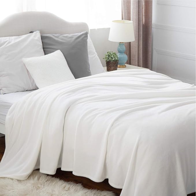 Bedsure GentleSoft Fleece Blanket Twin Size White - Image 7
