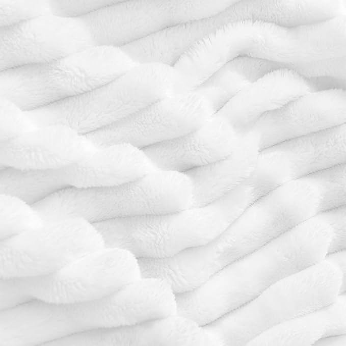 BEDELITE Ribbed Jacquard White Fleece Throw Blanket - Image 3