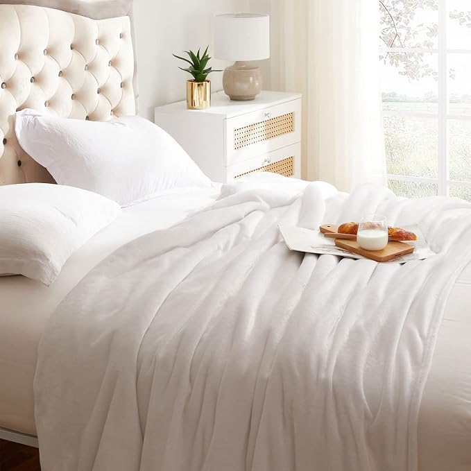 KMUSET Fleece Blanket Throw Size White Lightweight Super Soft Cozy Luxury Bed - Image 4