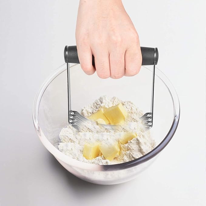 iNeibo Professional Baking Tools Biscuit Cutter Set Dough Blender/Cutter Round Cookies Cutter with Handle + Pastry Scraper+Egg Separator Heavy Duty Baking Dough Tools Pastry Utensils (Baking Tools)