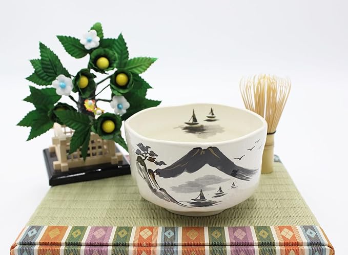 Japanese Traditional Handcrafted Matcha Chawan Tea Bowl Cup Ceremony Tableware Pottery (Kinsai Sansuiga Hiyori Wan)
