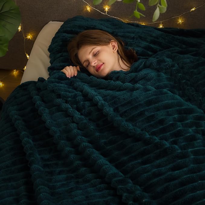 NEWCOSPLAY Fleece Ribbed Cozy Queen Blanket - Image 2