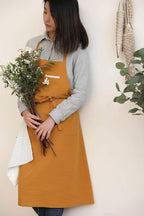 Adjustable Japan Nordic Style Soft Cotton Linen Apron with Four Pockets A Towel