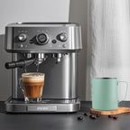 Milk Frothing Pitcher - 600ml/20oz Milk Frother Cup Espresso Steaming Pitcher for Barista, Bincoo SUS304 Stainless Steel Espresso Steaming Pitchers for Latte Art/Cappuccino/Coffee/Milk (Green-600ml)