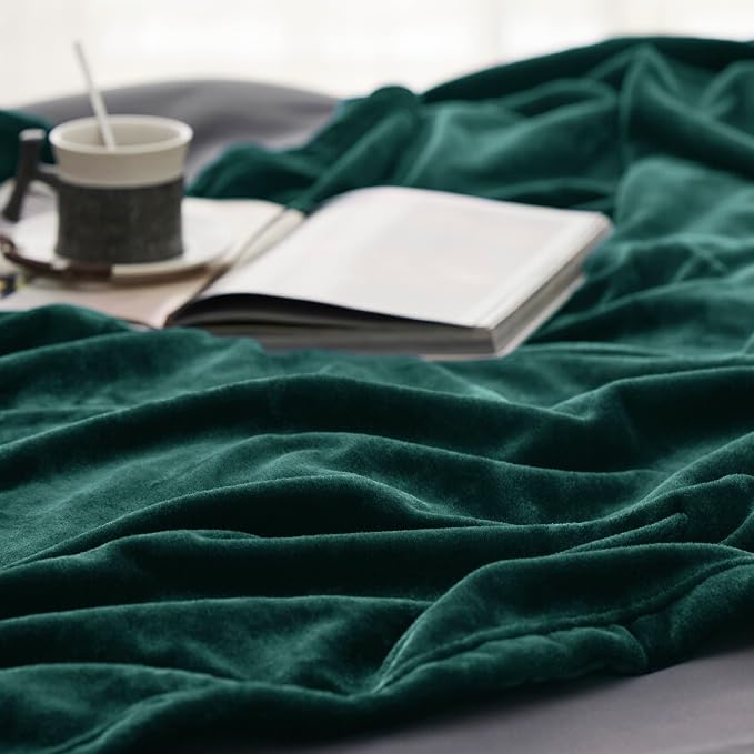Bedsure GentleSoft Fleece Blankets Queen Size Emerald Green - Image 4