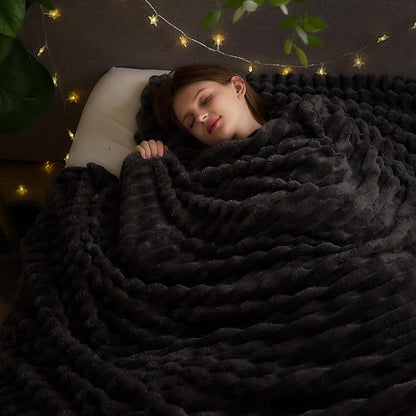 NEWCOSPLAY Fleece Ribbed Cozy Queen Blanket - Image 2