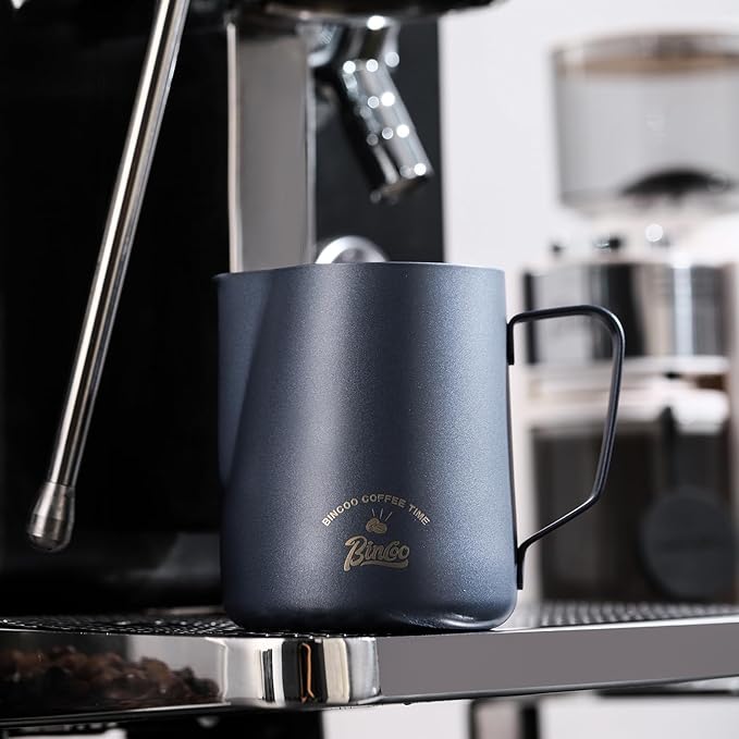 Milk Frothing Pitcher, 20OZ/600ML Stainless Steel Espresso Steaming Pitcher Coffee Milk Frother Cup with Handle and Scale
