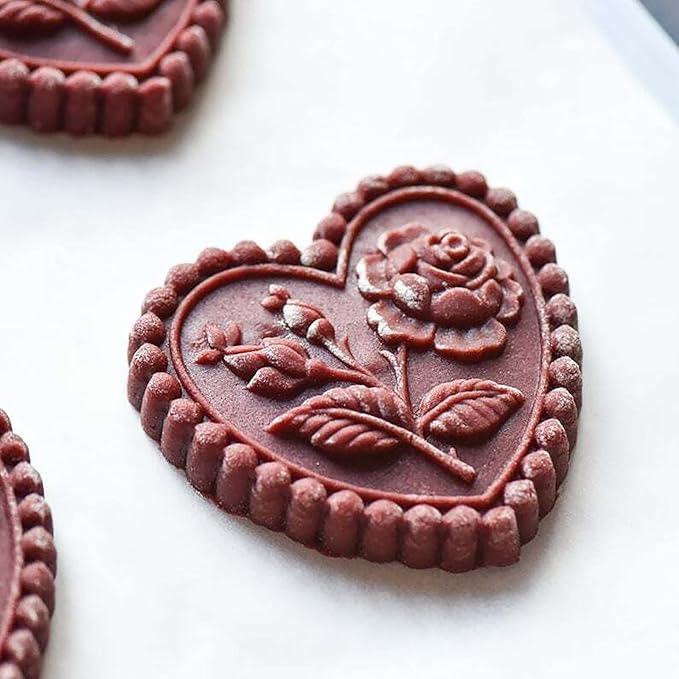 Wooden Cookie Biscuit Mold, 3D Baking Mold, Embossing Craft Decorating Baking Tool, Suitable for Halloween Thanksgiving Christmas Kitchen DIY (Love C 10 * 10 * 2)