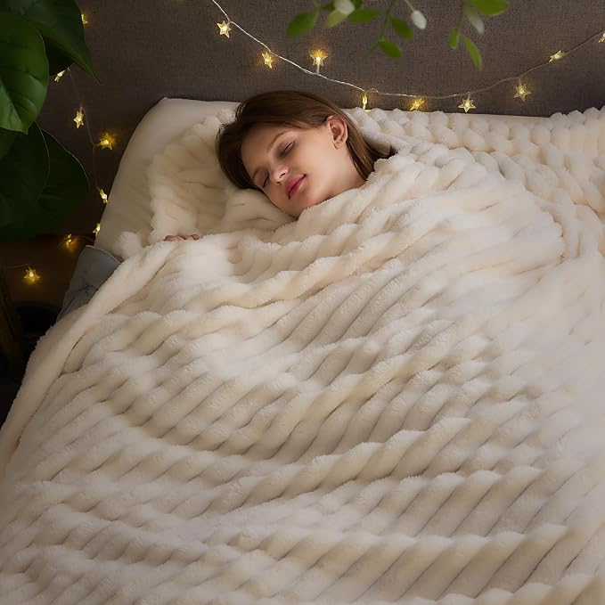 NEWCOSPLAY Fleece Ribbed Cozy King Blanket - Image 2