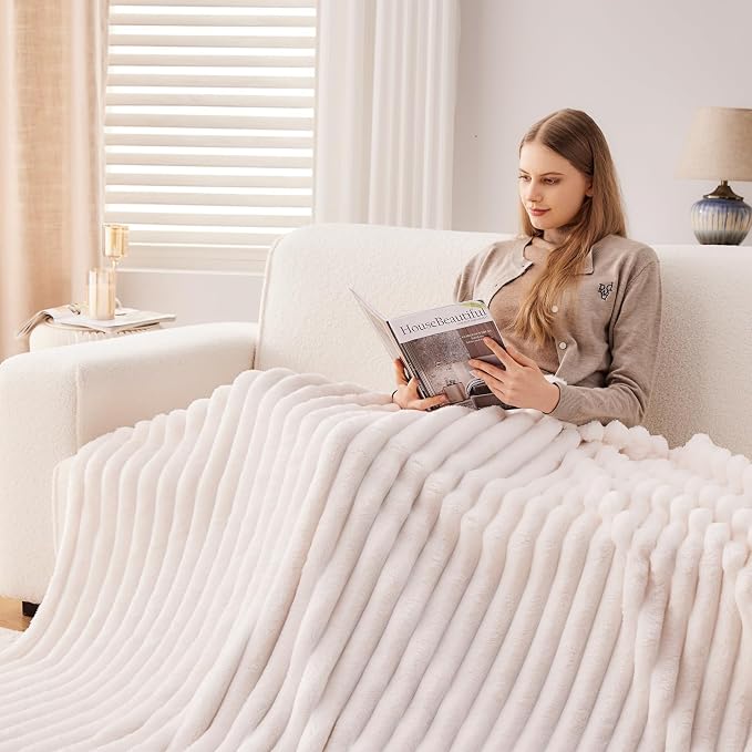 NEWCOSPLAY Fleece Ribbed Cozy King Blanket - Image 4