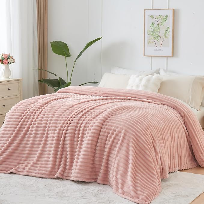 NEWCOSPLAY Fleece Ribbed Cozy King Blanket - Image 6