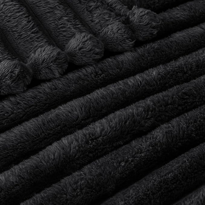 Exclusivo Mezcla Striped California King Size Fleece Blanket - Image 4