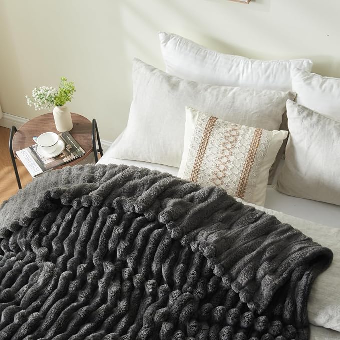 NEWCOSPLAY Fleece Ribbed Cozy King Blanket - Image 9
