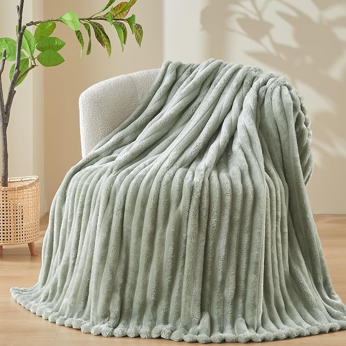 NEWCOSPLAY Fleece Ribbed Cozy King Blanket - Image 9