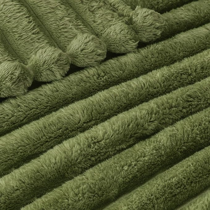 Exclusivo Mezcla Striped Fleece Throw Blanket - Image 4