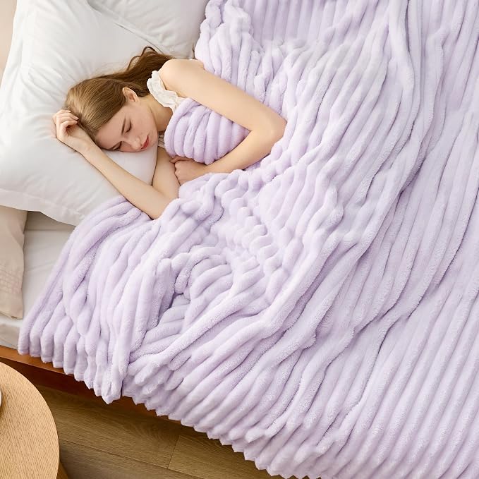 Bedsure Soft Full Size Fleece Blankets - Image 4