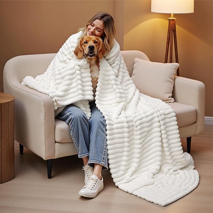 Bedsure Soft Cozy Queen Size Fleece Blanket - Image 9