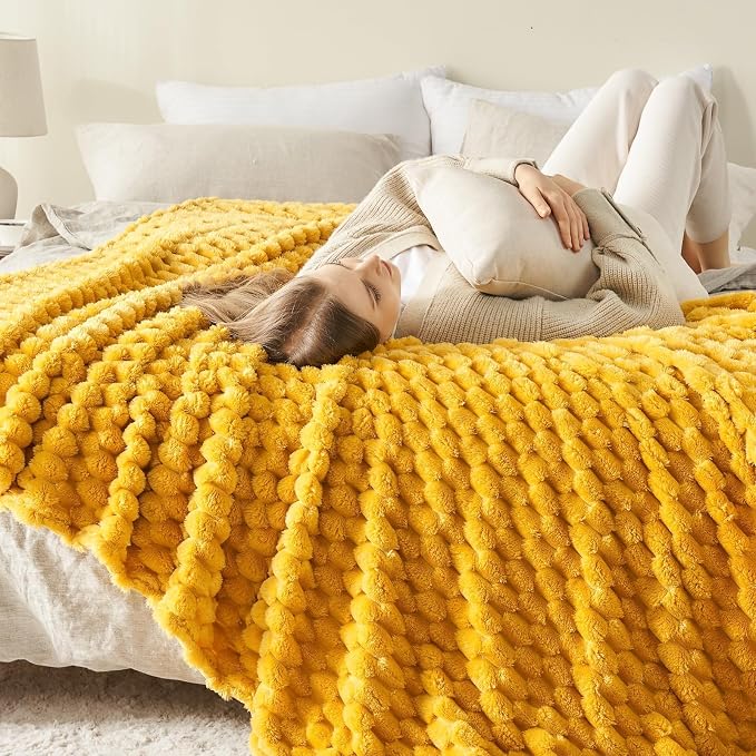 NEWCOSPLAY Fleece Clouds Cozy King Blanket - Image 3