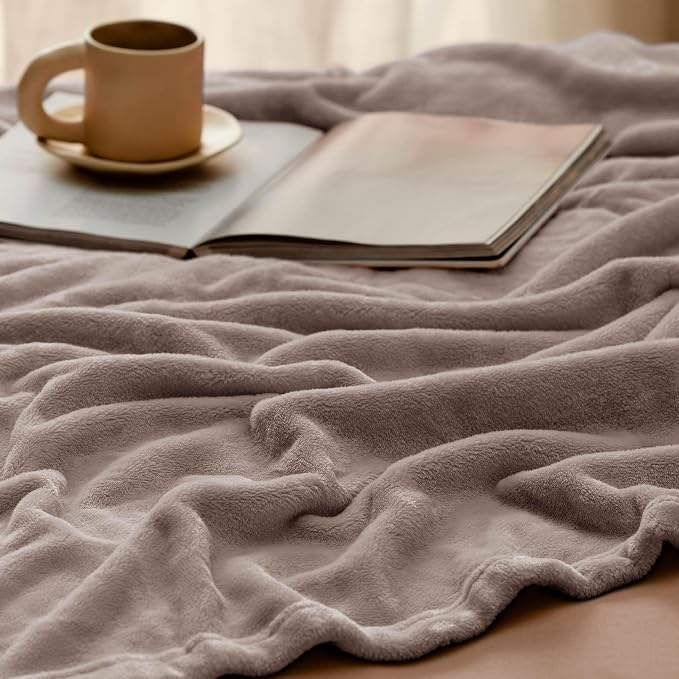 Bedsure GentleSoft Fleece Blankets Twin Size Mocha Brown - Image 5