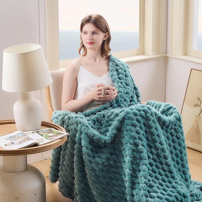 NEWCOSPLAY Fleece Clouds Cozy Twin Blanket - Image 2