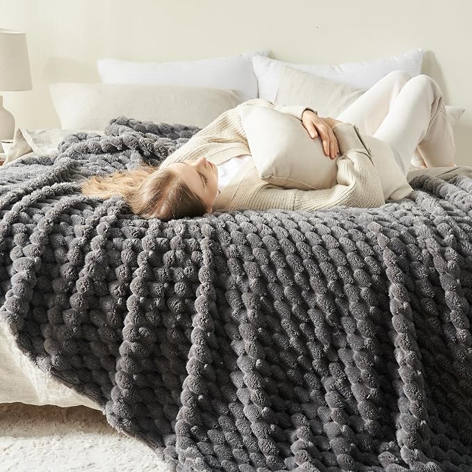 NEWCOSPLAY Fleece Clouds Cozy Throw Blanket - Image 3