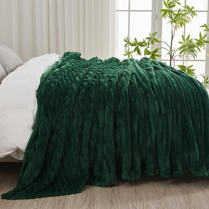 NEWCOSPLAY Fleece Ribbed Cozy Queen Blanket - Image 4