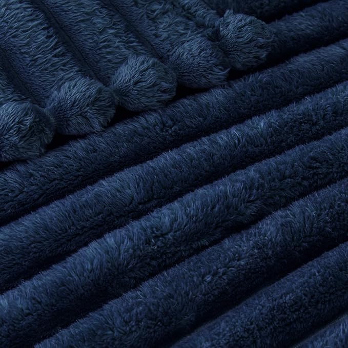 Exclusivo Mezcla Striped Queen Size Fleece Blanket - Image 4