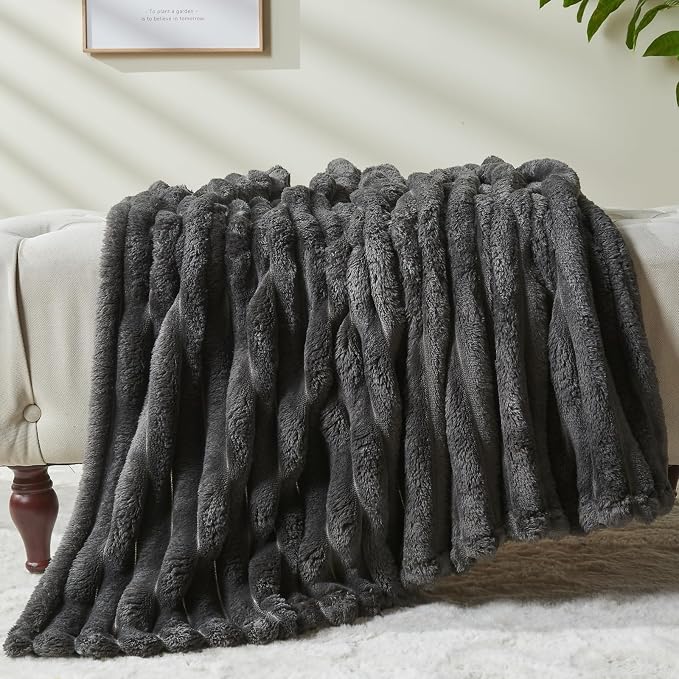 NEWCOSPLAY Fleece Ribbed Cozy King Blanket - Image 8