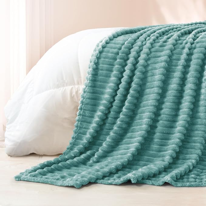 Exclusivo Mezcla Striped Fleece Throw Blanket - Image 6