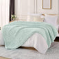L'AGRATY Chunky Knit Throw Blanket by LAGRATY