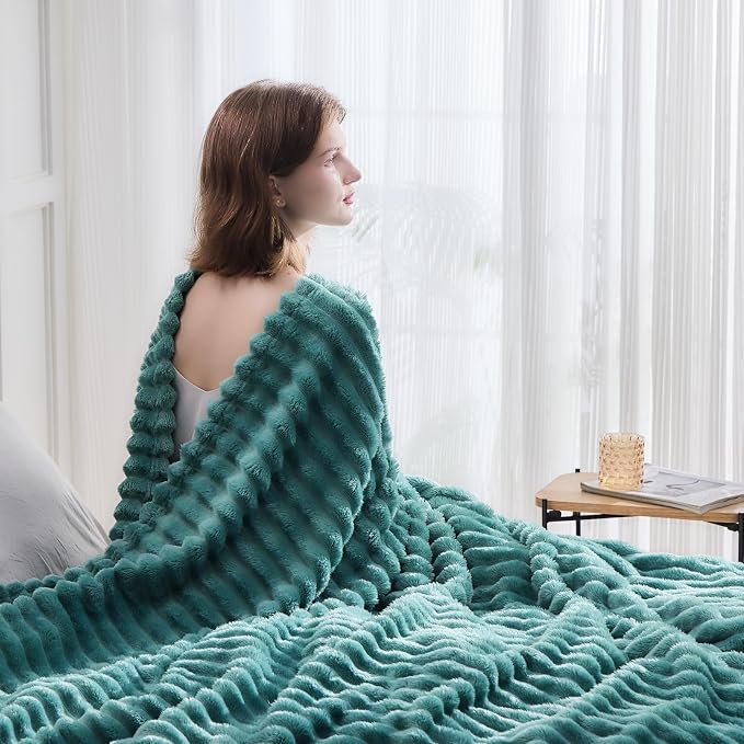 NEWCOSPLAY Fleece Ribbed Cozy King Blanket - Image 3