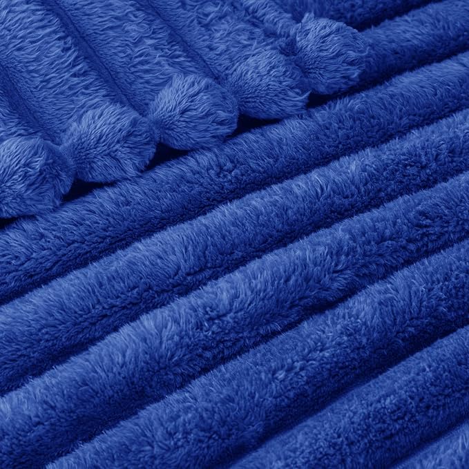 Exclusivo Mezcla Striped Queen Size Fleece Blanket - Image 4