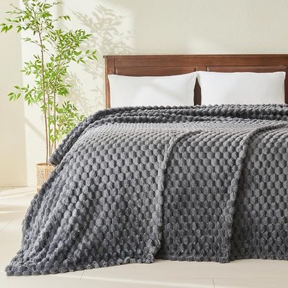NEWCOSPLAY Fleece Clouds Cozy King Blanket - Image 2