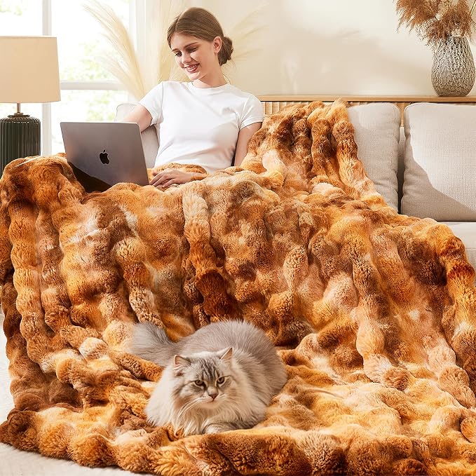 L'AGRATY Faux Fur Throw Blanket by LAGRATY