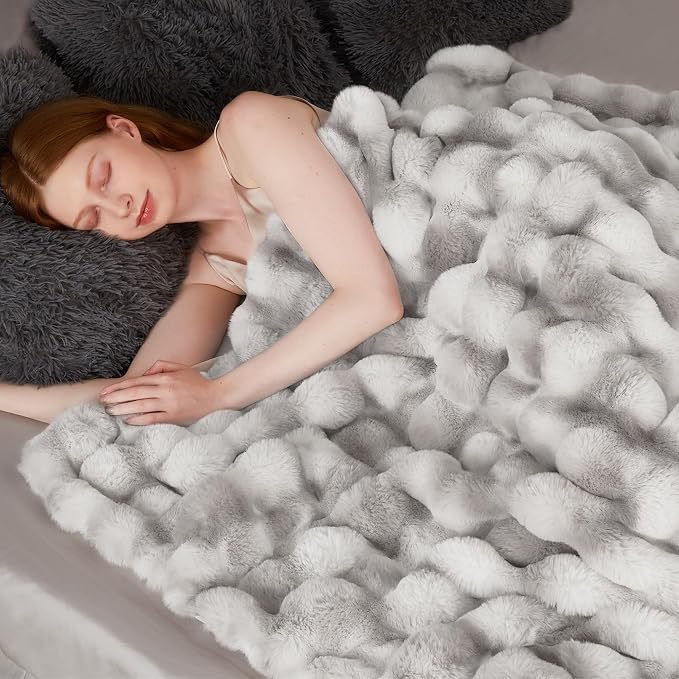 Luxury 1000GSM Faux Rabbit Fur Throw Blanket, Super Heavy Warm Cozy Grey - Image 4