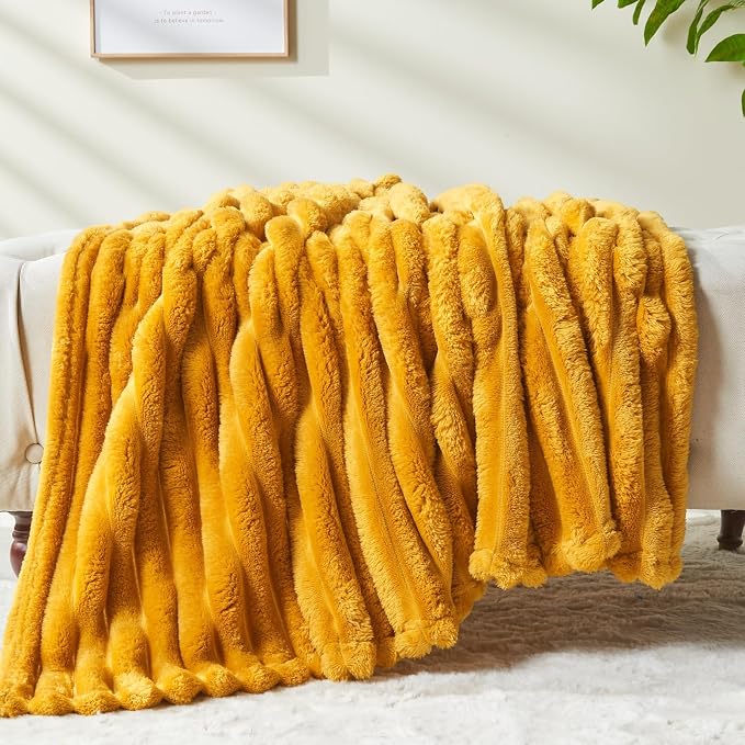 NEWCOSPLAY Fleece Ribbed Cozy Queen Blanket - Image 8