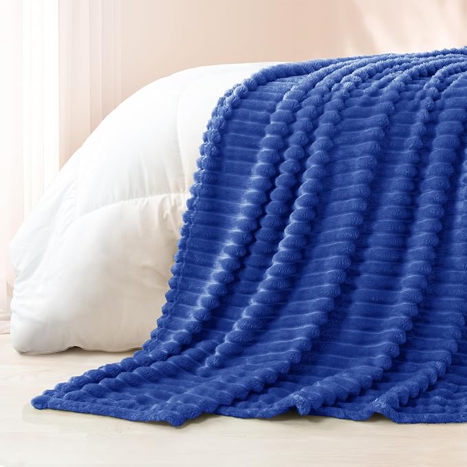 Exclusivo Mezcla Striped Fleece Throw Blanket - Image 6