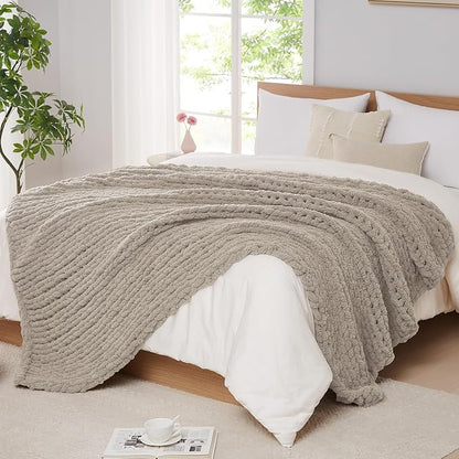 L'AGRATY Chunky Knit Throw Blanket by LAGRATY