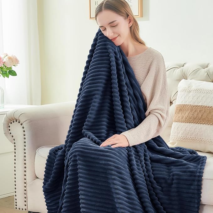 BEDELITE 3D Ribbed Jacquard Navy Fleece Twin Blanket - Image 4