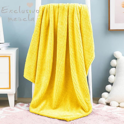 Exclusivo Mezcla Waffle Fleece Throw Blanket - Image 2