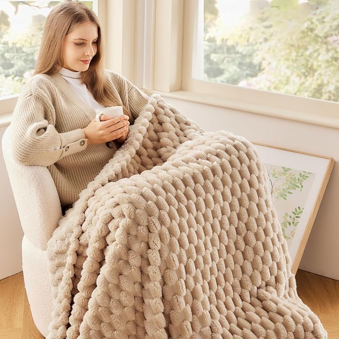 NEWCOSPLAY Fleece Clouds Cozy King Blanket - Image 8