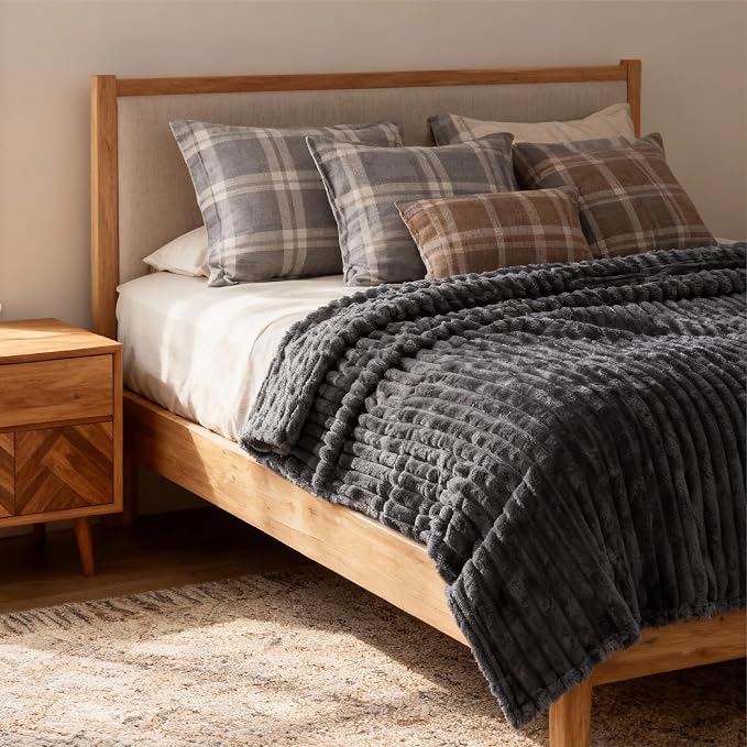 Bedsure Soft Full Size Fleece Blankets - Image 7