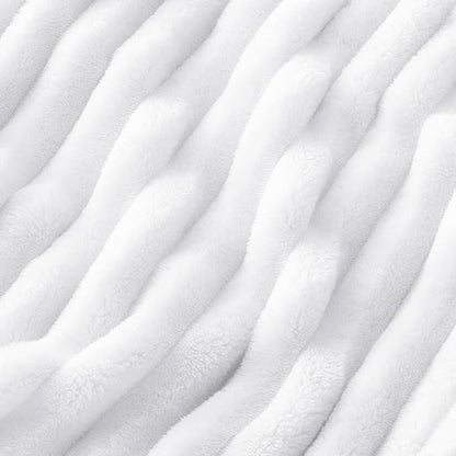 Bedsure Full Size Fleece Blankets - Image 9