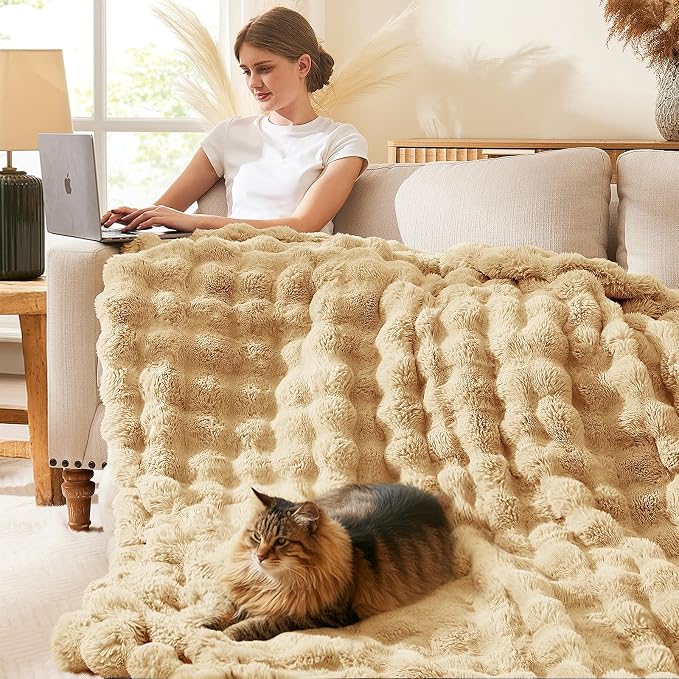 L'AGRATY Faux Rabbit Fur Throw Blanket by LAGRATY